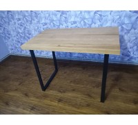 Holztisch aus massiver Eiche auf Metallstützen 100×60