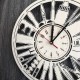 Тематичні настінні годинники з дерева у манікюрний салон