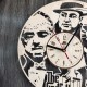 Круглые часы с дерева возле гостиной «Крестный отец»