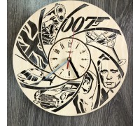 Тематические настенные часы в интерьере «Джеймс Бонд»