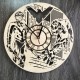 Настенные часы из дерева в интерьере «Найтвинг»
