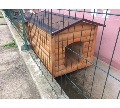 Insulated classic dog house for a large dog Insulated classic dog house for a large dog