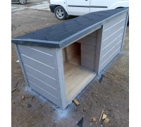 Die Hundehütte für mittelgroße Hunde ist isoliert und verfügt über einen Einzelstellplatz mit Vorraum