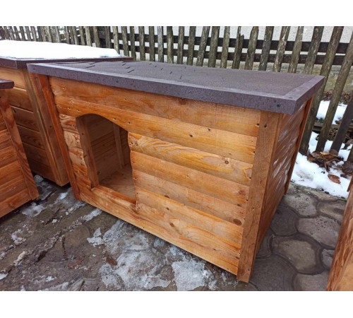 Insulated single-pitched doghouse for a large dog Insulated single-pitched doghouse for a large dog