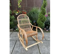 Buchen-Schaukelstuhl „Rattan“ mit Rattan-Einsätzen Buchen-Schaukelstuhl „Rattan“ mit Rattan-Einsätzen