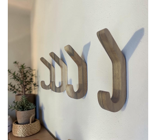 Настінні дерев'яні гачки для речей