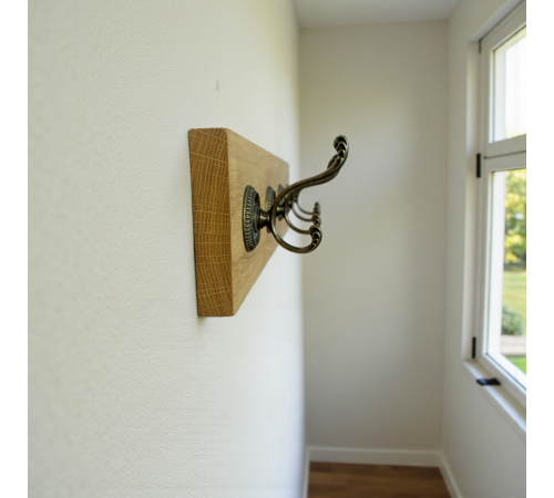 Настінний вішак для одягу з дуба з вінтажними гачками "Ваівілон"