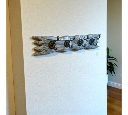 Настенная резная вешалка из фактурной сосны